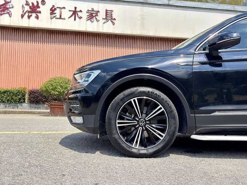 Volkswagen Tiguan L — фото 7