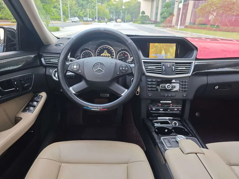 Mercedes-Benz E-Class — фото 14