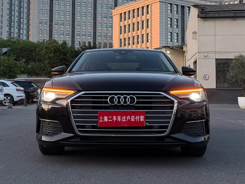Audi A6L — фото 1