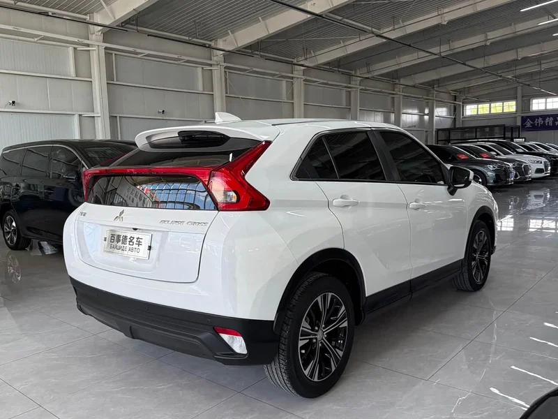 Mitsubishi Eclipse Cross — фото 9