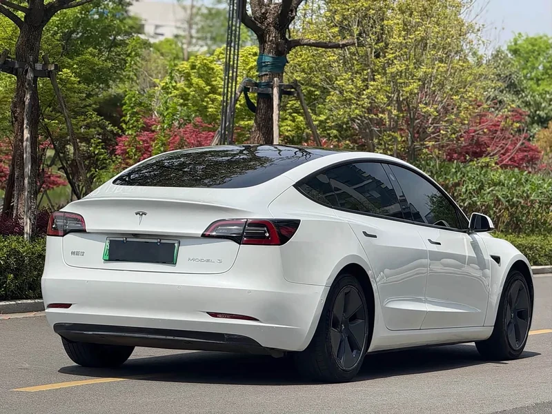 Tesla Model 3 — фото 9