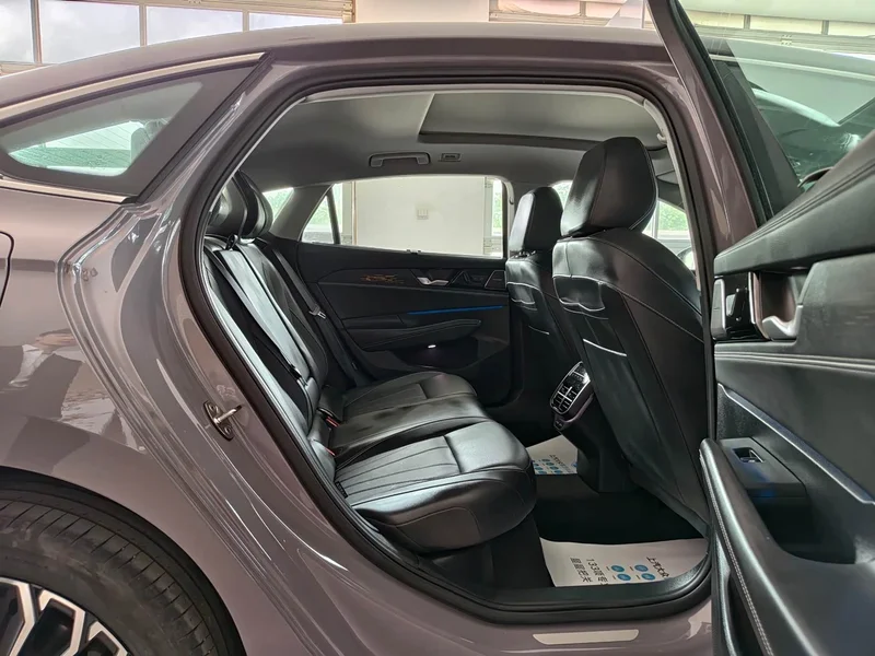 Volkswagen Passat — фото 11