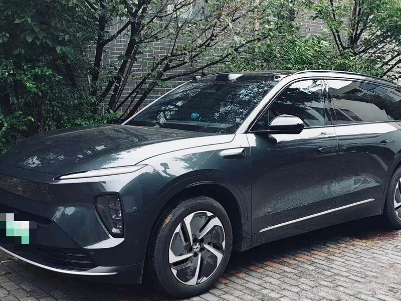 NIO ES8