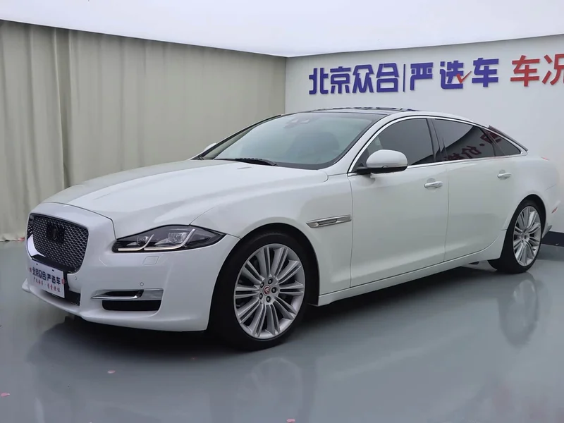 Jaguar XJ