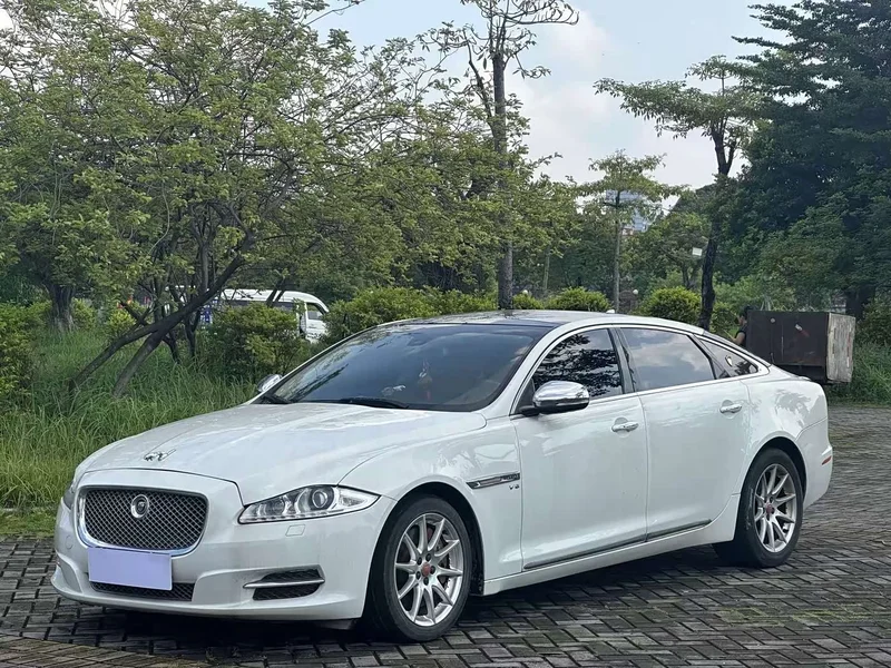Jaguar XJ — фото 1