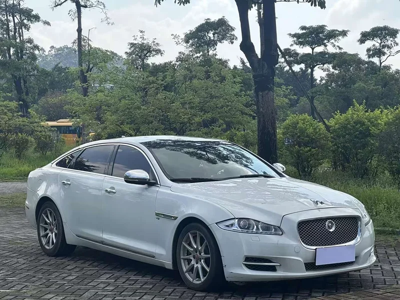 Jaguar XJ — фото 3