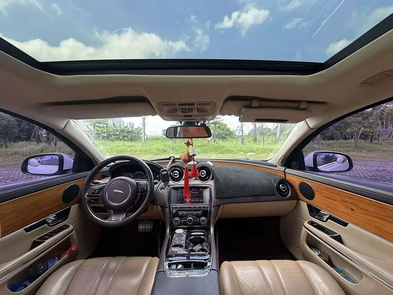 Jaguar XJ — фото 6