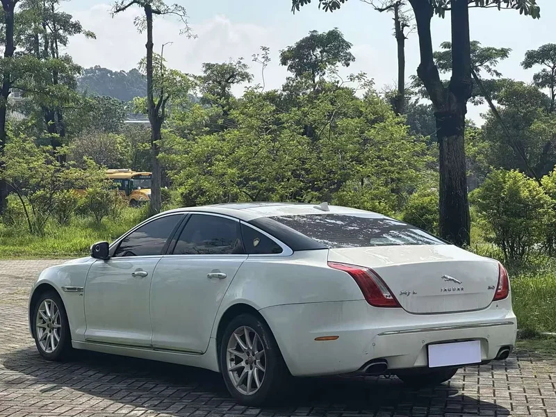 Jaguar XJ — фото 7