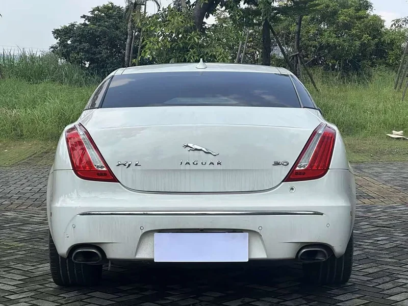 Jaguar XJ — фото 8