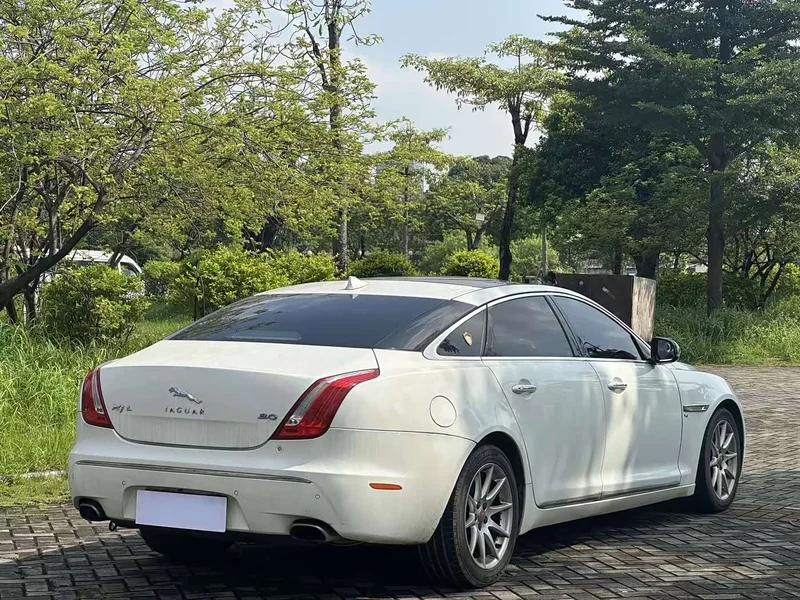 Jaguar XJ — фото 9