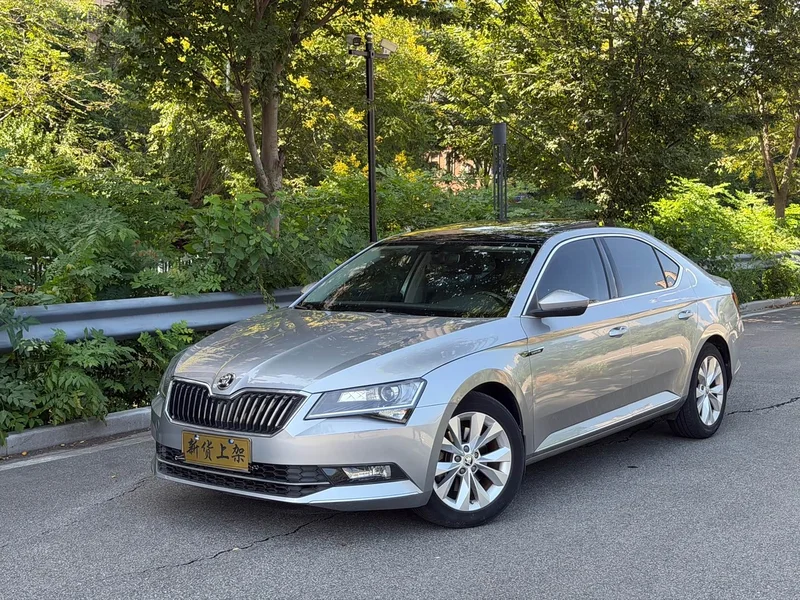 Skoda Superb — фото 1