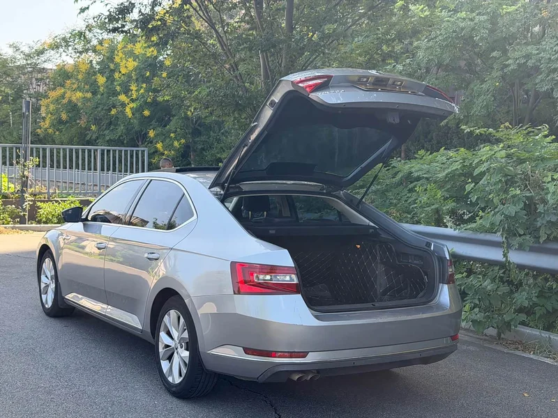 Skoda Superb — фото 12