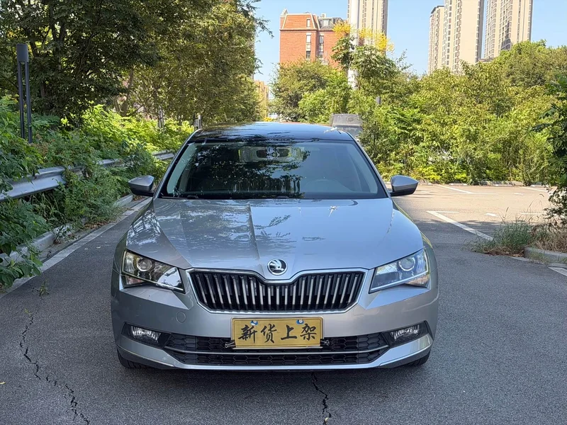 Skoda Superb — фото 2