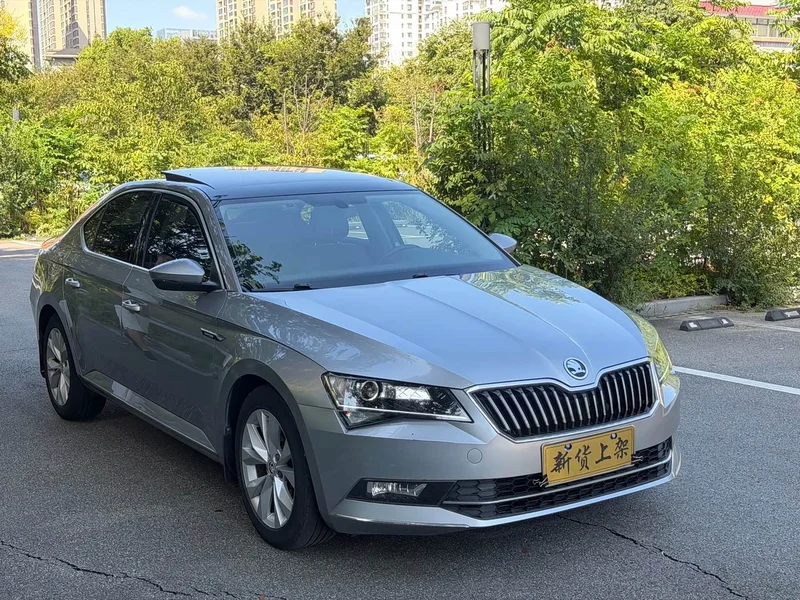 Skoda Superb — фото 3