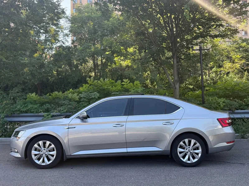 Skoda Superb — фото 4