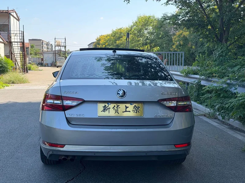 Skoda Superb — фото 10