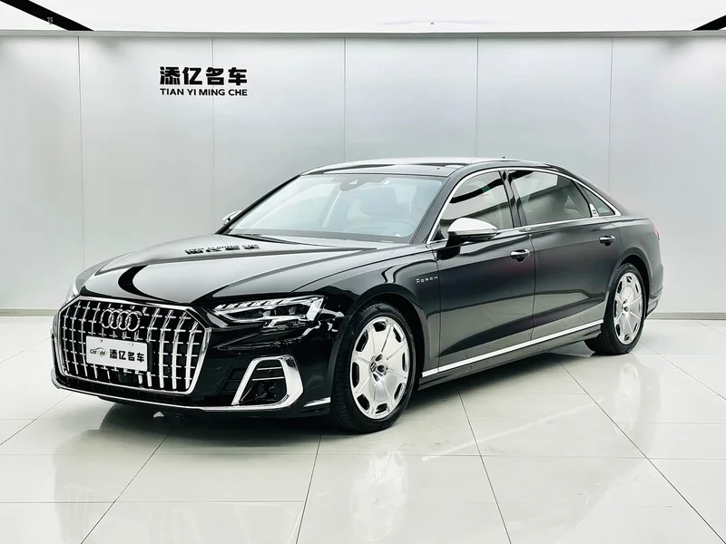 Audi A8 — фото 1