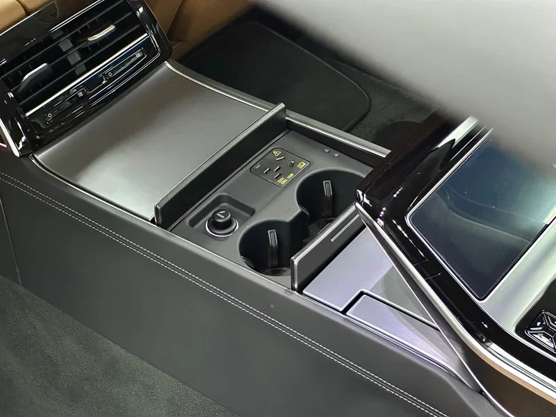 Audi A8 — фото 27