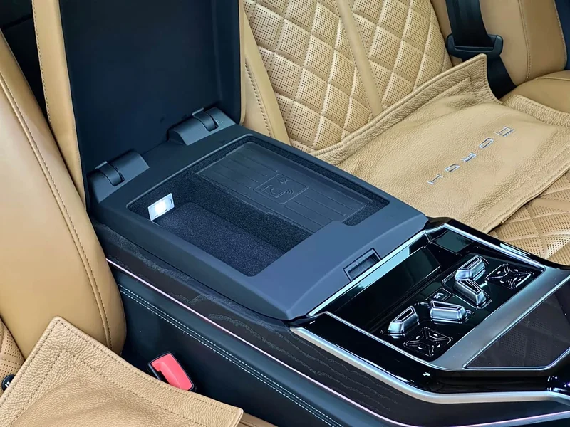 Audi A8 — фото 30