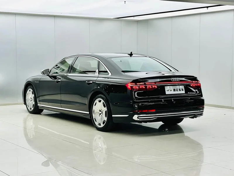 Audi A8 — фото 5