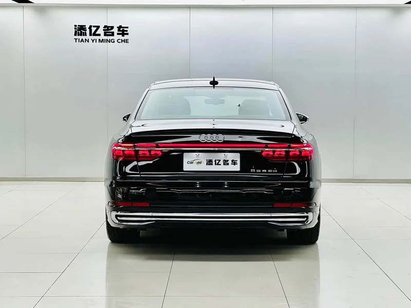 Audi A8 — фото 6