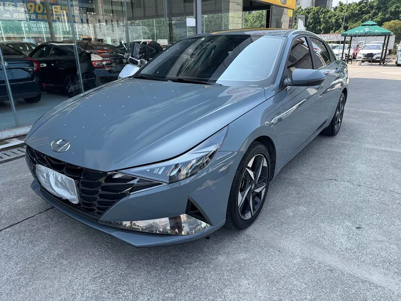 Hyundai Elantra — фото 1