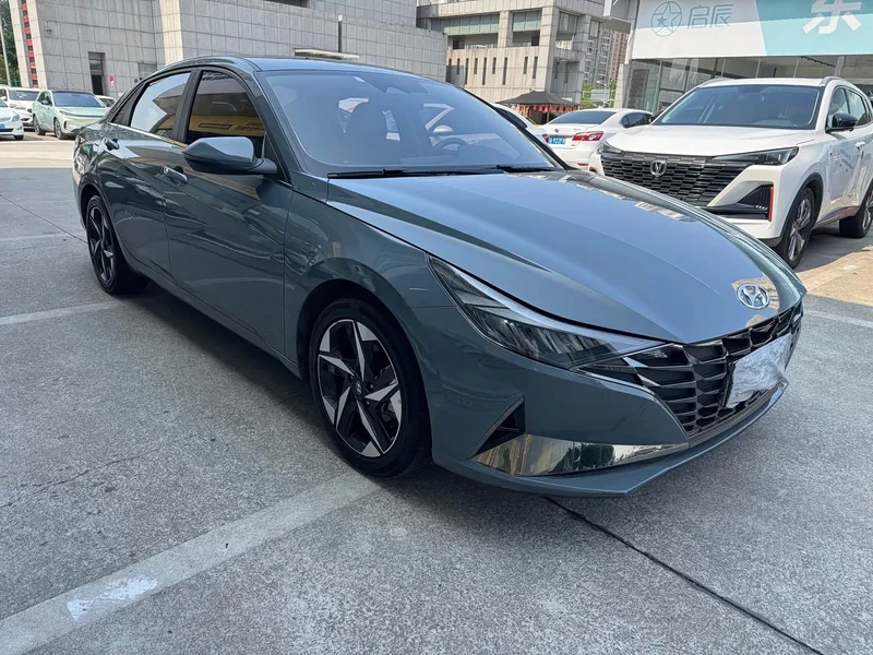 Hyundai Elantra — фото 3