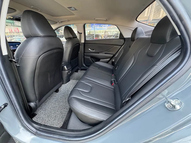 Hyundai Elantra — фото 6