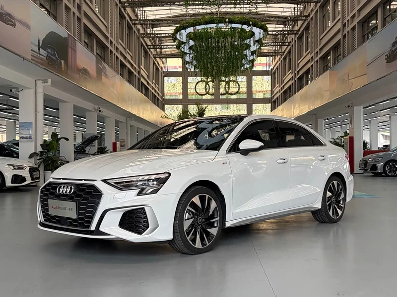 Audi A3 — фото 1