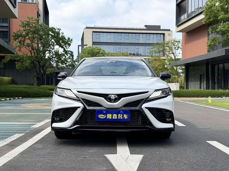 Toyota Camry — фото 2