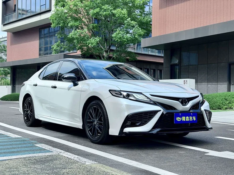 Toyota Camry — фото 3