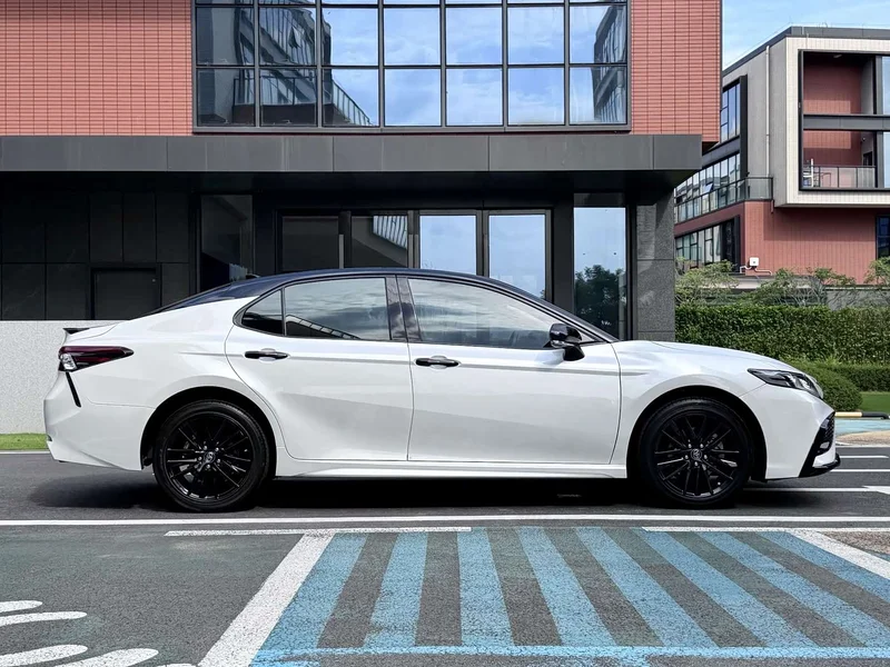 Toyota Camry — фото 4