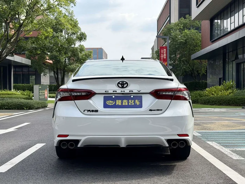 Toyota Camry — фото 6