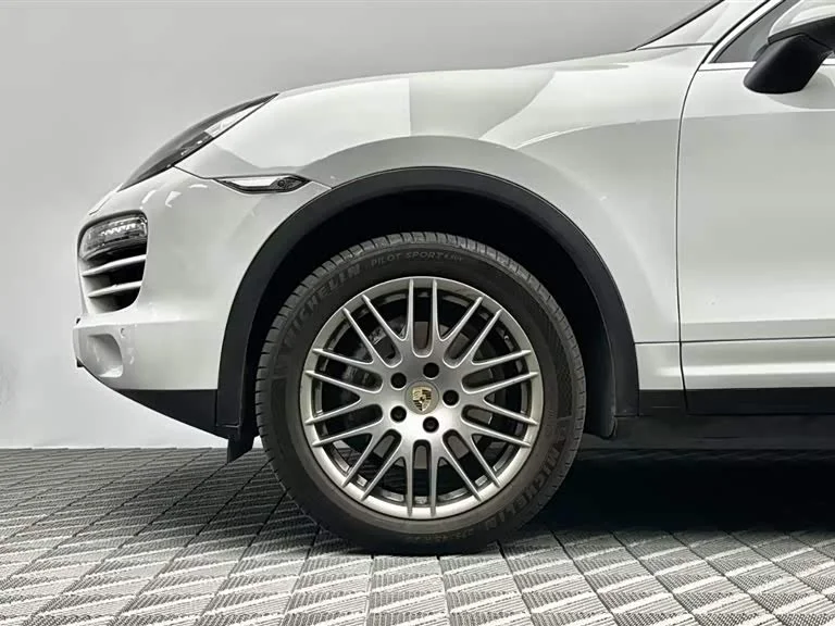 Porsche Cayenne — фото 7