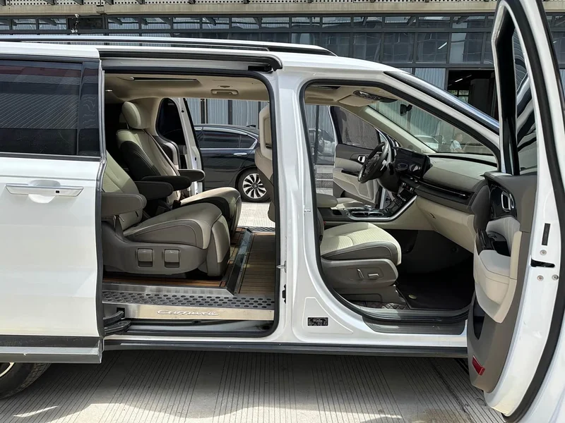 Kia Carnival — фото 18