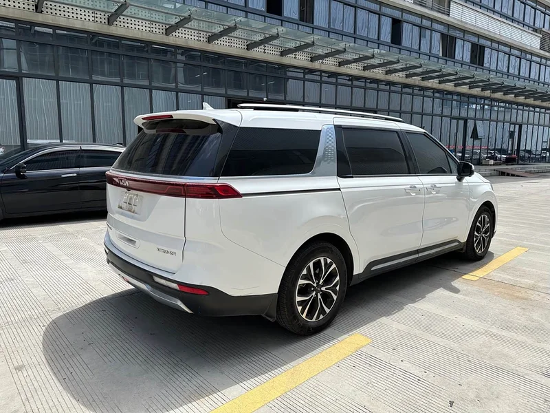 Kia Carnival — фото 4
