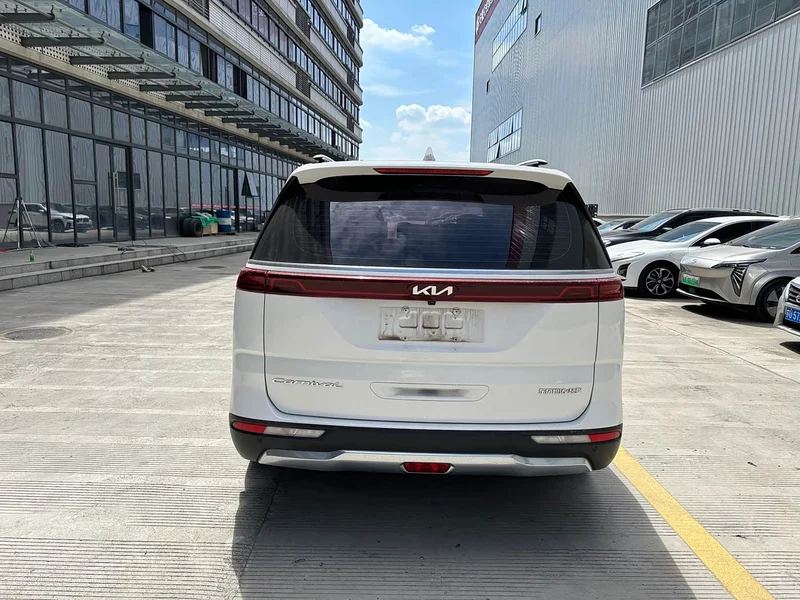Kia Carnival — фото 5