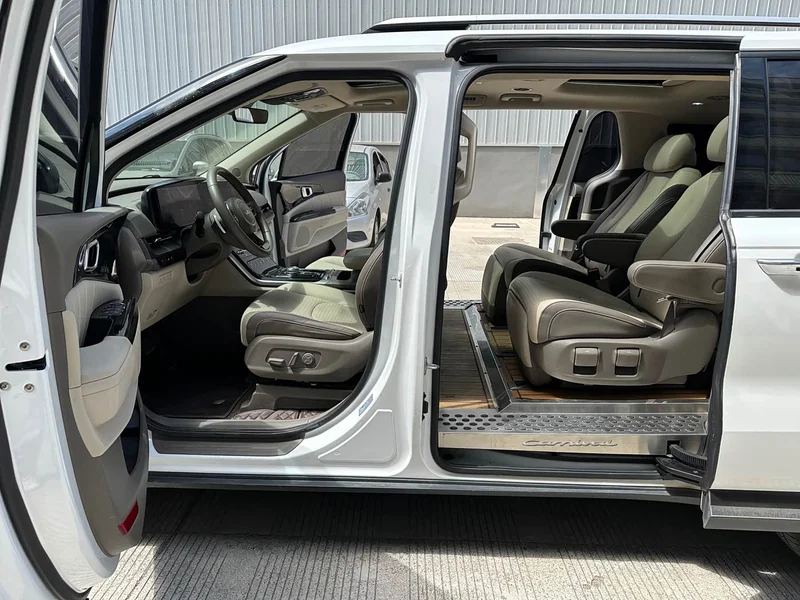 Kia Carnival — фото 10