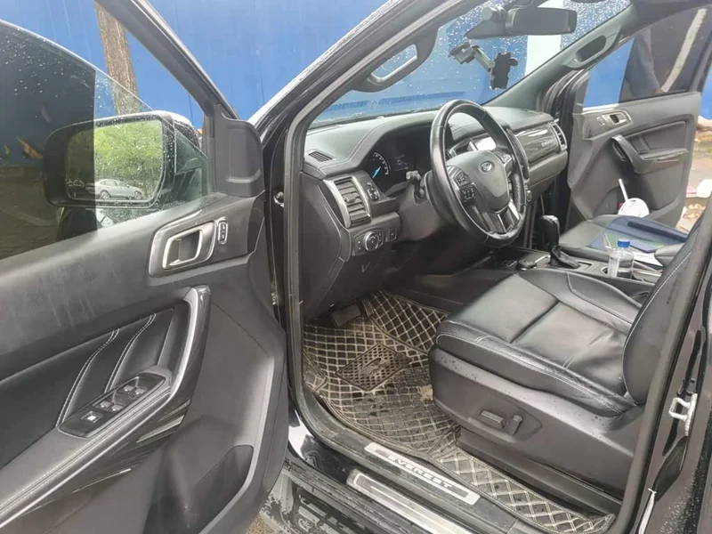 Ford Everest — фото 17