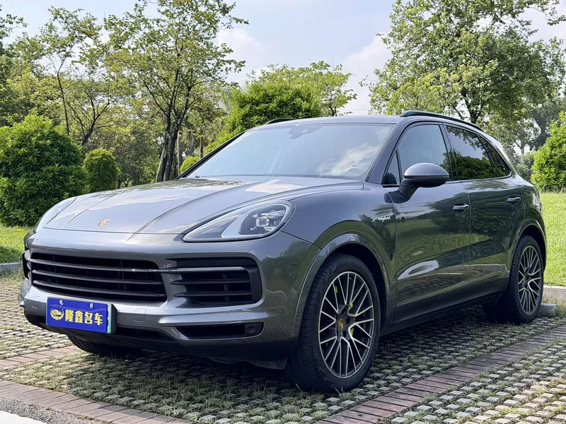 Porsche Cayenne — фото 1