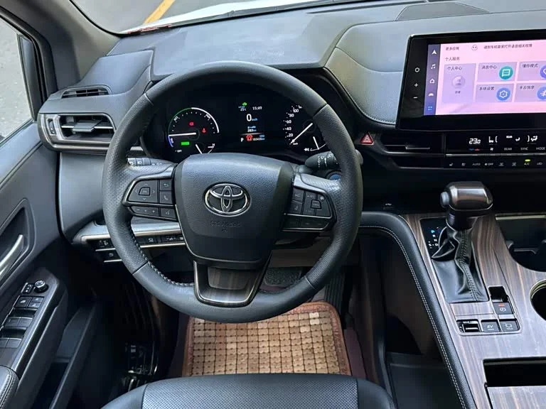 Toyota Sienna — фото 11