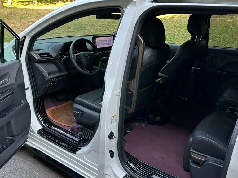 Toyota Sienna — фото 15