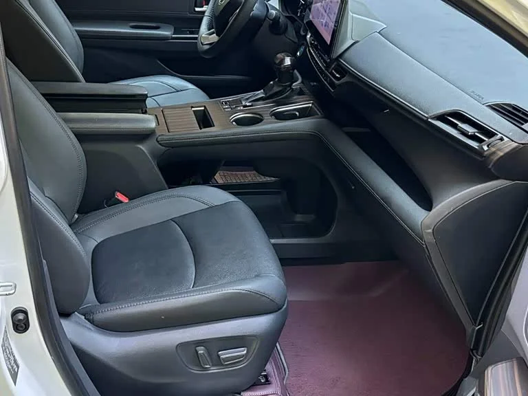Toyota Sienna — фото 17