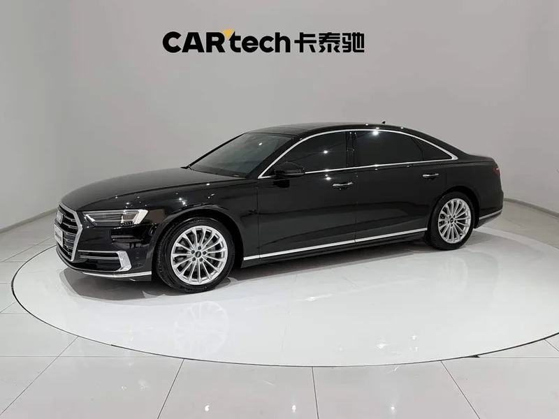 Audi A8 — фото 1