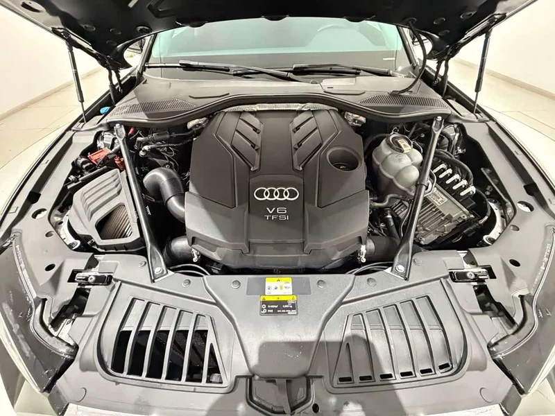 Audi A8 — фото 12
