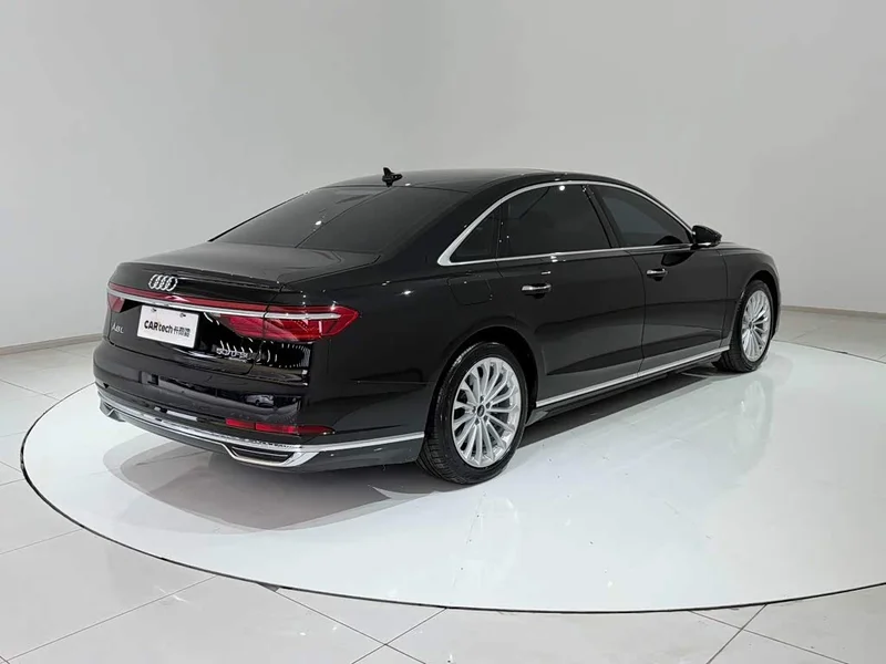 Audi A8 — фото 23