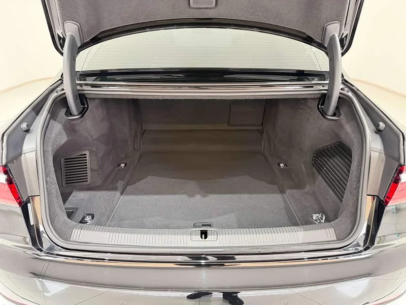 Audi A8 — фото 26