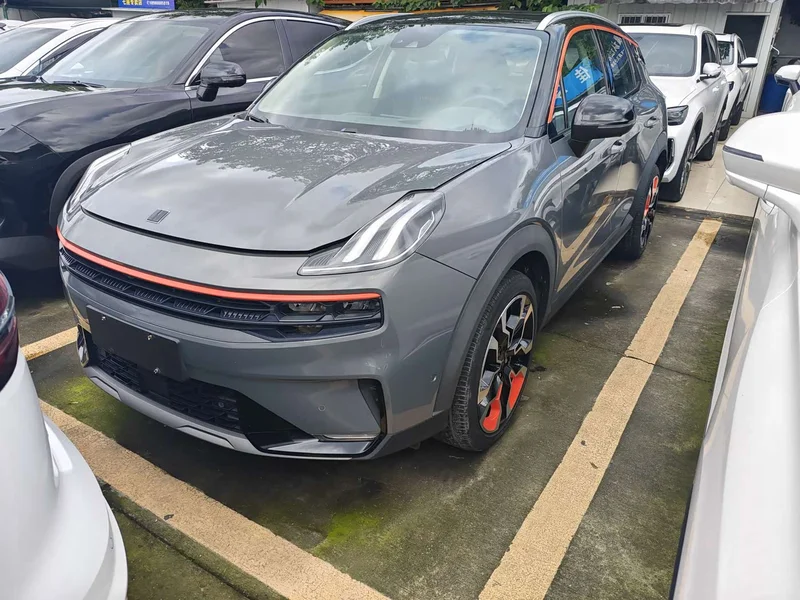 Lynk & Co 06