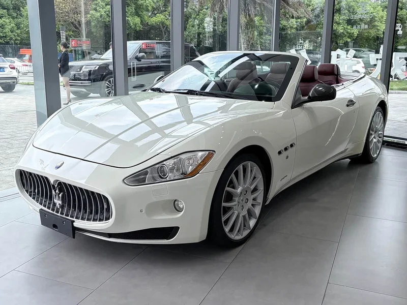 Maserati GranCabrio — фото 1
