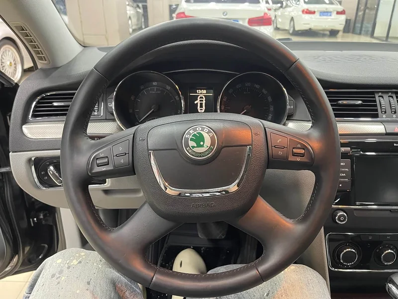 Volkswagen Superb — фото 3